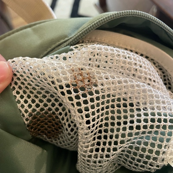 Y2K Nike Green and White Crossbody Square Duffel Bag for Versatile Use - Picture 10 of 13